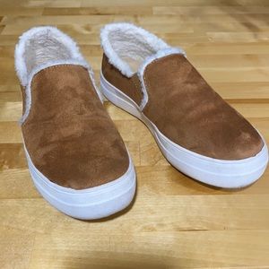 SODA faux fur chestnut shoes